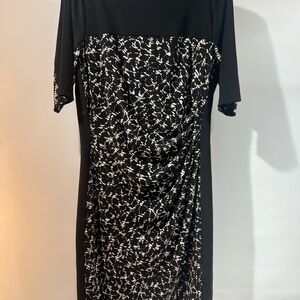 Chaps Black and White Ruched Sheath Dress
